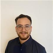 Professioneller Bildungswissenschaftler bietet Nachhilfe für das Unterrichtsfach Deutsch an.